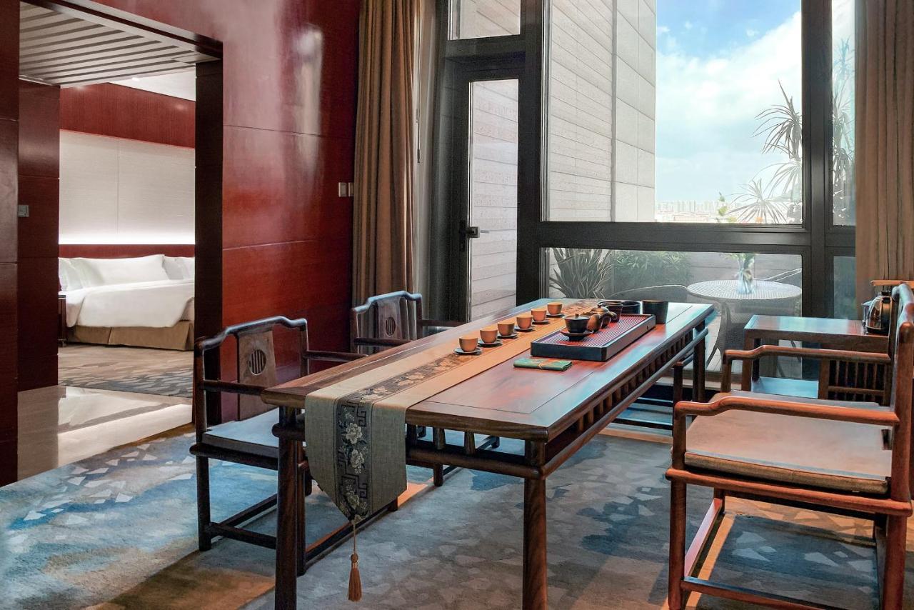 Marco Polo Jin Jiang Hotel Csincsiang Kültér fotó